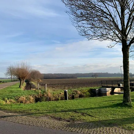 't Onderkomen 게스트하우스 't Harde